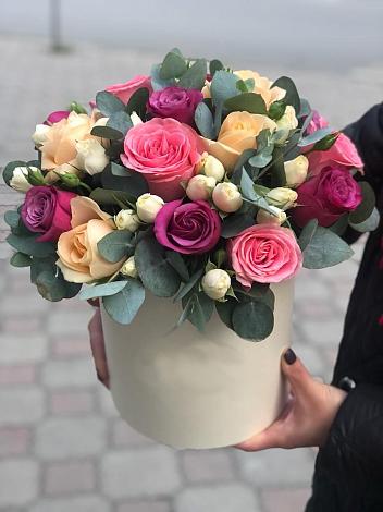 Цветочная композиция из Розы в шляпной коробке в Колышлее