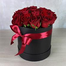 Цветочная композиция из Розы в шляпной коробке в Колышлее